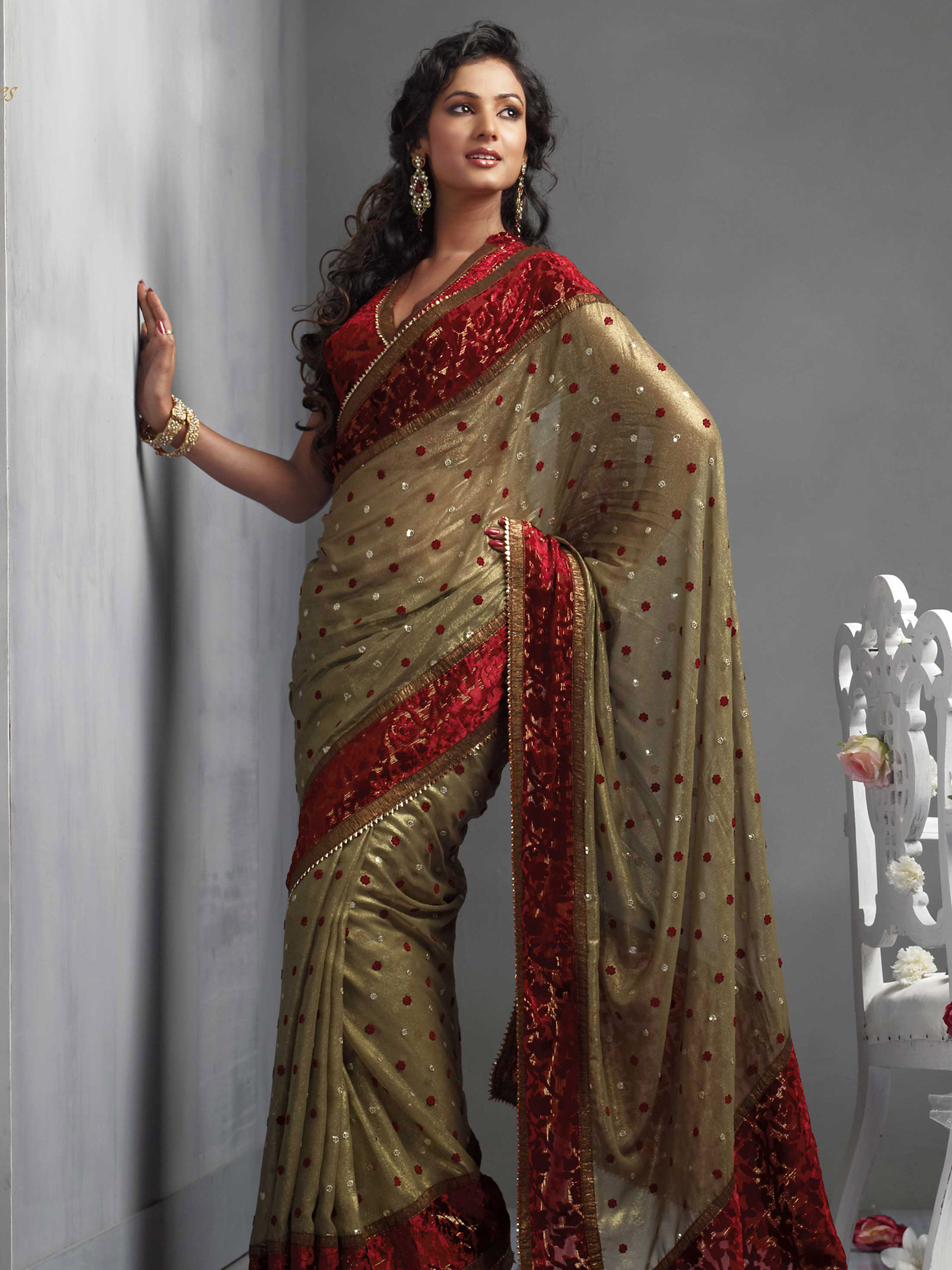 Key Significance and Benefits of Wearing a Saree – IndianVillèz