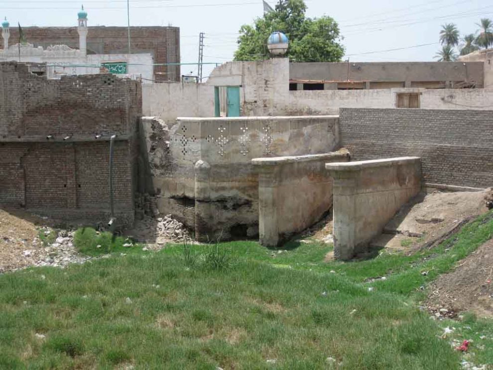 Ancient Suraj Kund Temple Ruins in Multan, Pakistan | Sanskriti ...